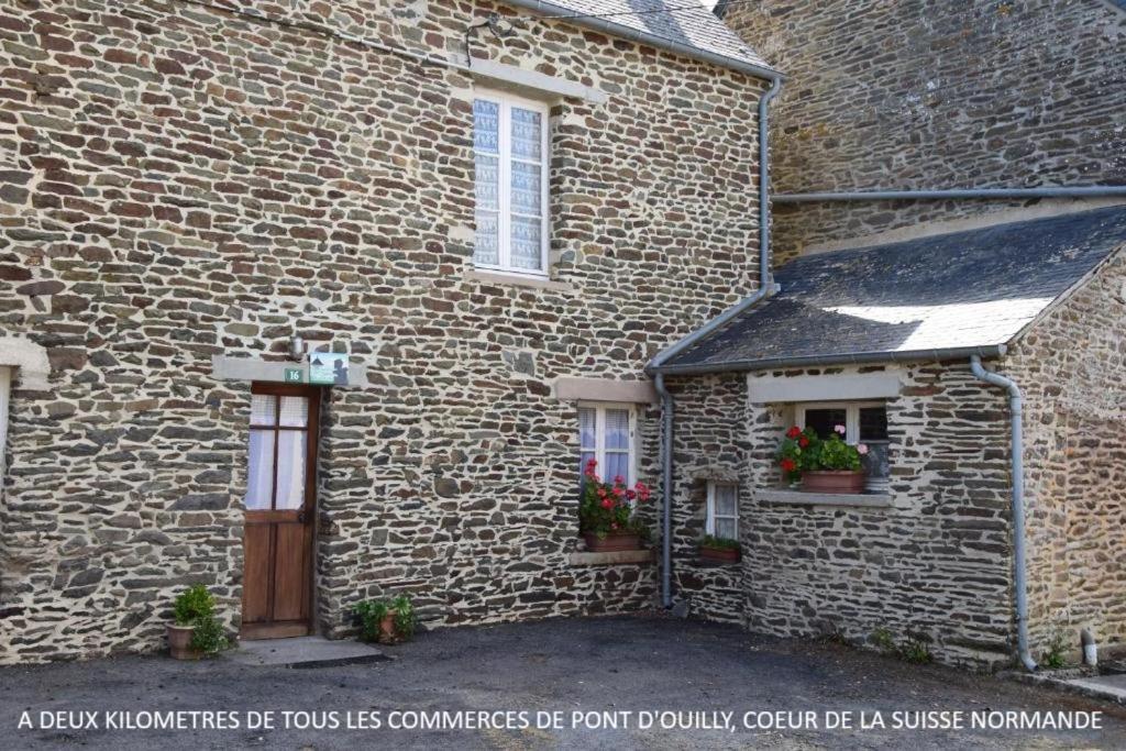 Bed and Breakfast Les Miquelots Pont-d'Ouilly Exteriér fotografie